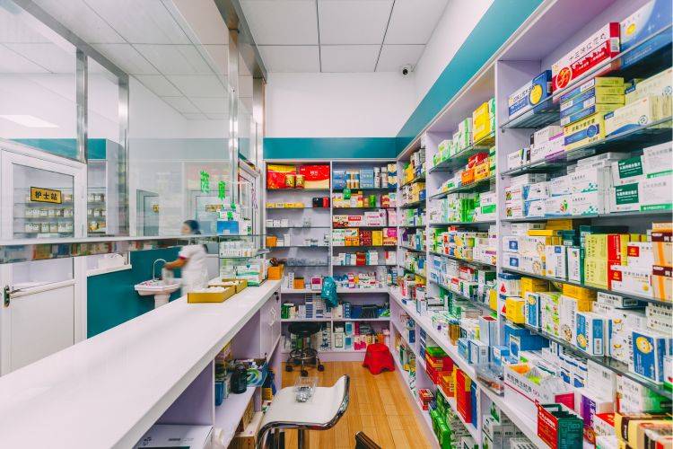 Read more about the article 8 Tips Menjalankan Usaha Apotek untuk Pemula yang Tepat 